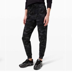 Lululemon Scuba High-Rise Jogger Fleece 28" Heritage 365 Camo Deep Coal Size 8